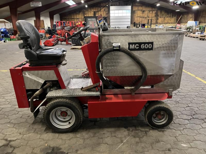 MC 600 feed wagon 4