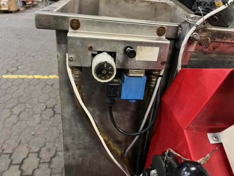 MC 600 feed wagon 11