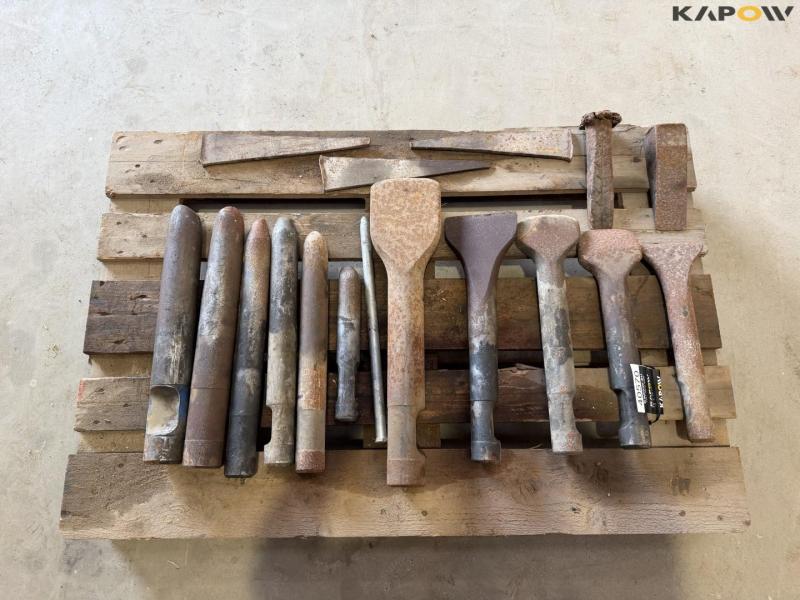 Chisels - different sizes 9