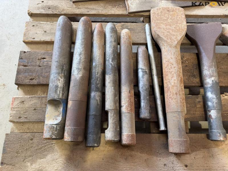 Chisels - different sizes 11