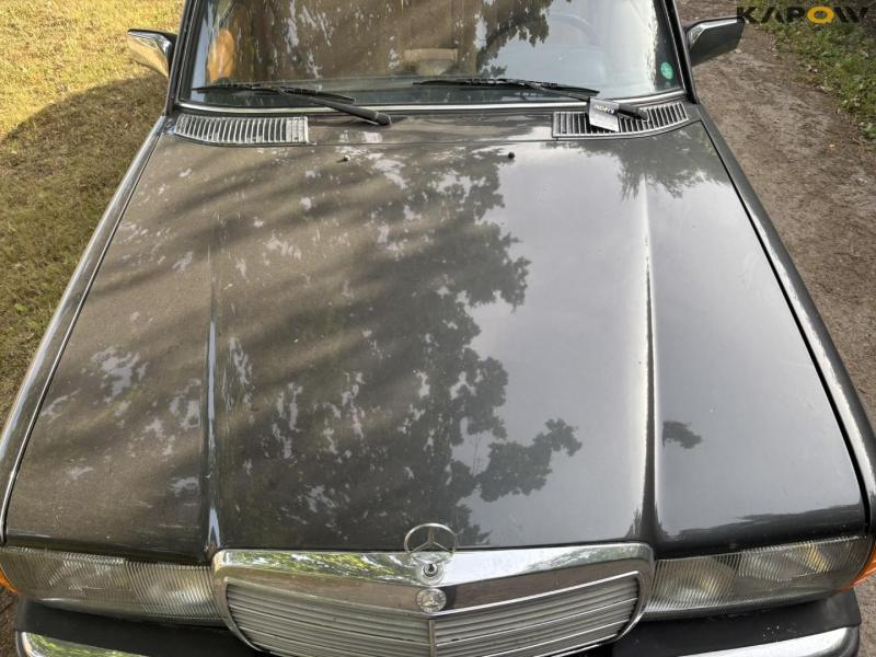 Mercedes-Benz 240D W123 12