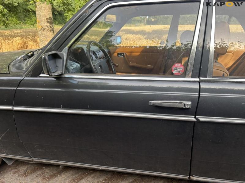 Mercedes-Benz 240D W123 42