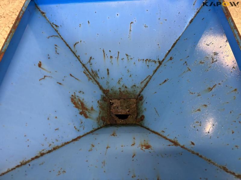 Mica grain roller 18