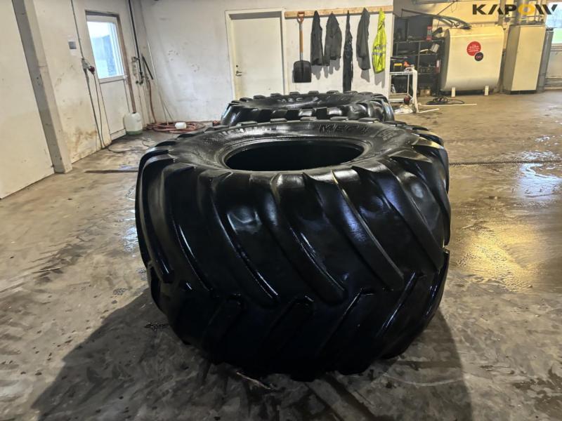 Michelin 1050/50-R32 tires 4