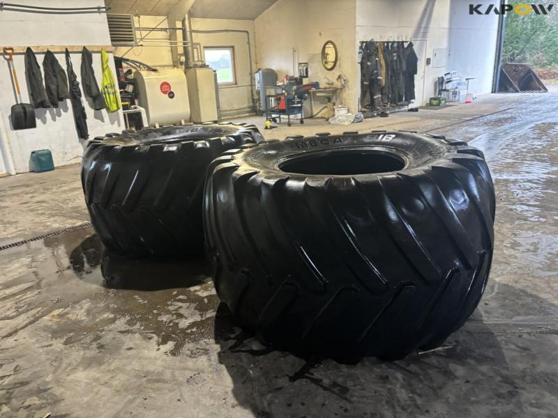 Michelin 1050/50-R32 tires 5