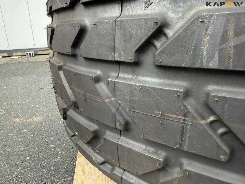Michelin 340/65-R18 tires 9