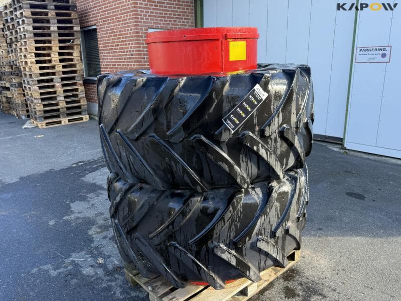 Michelin 600/65-R28 twin wheels 1