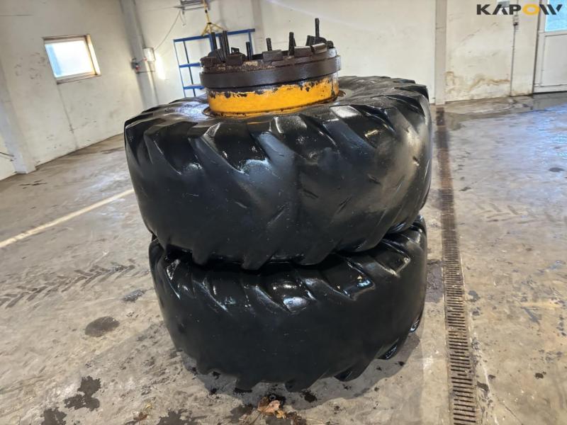 Michelin 620/75-R26 twin wheels 2