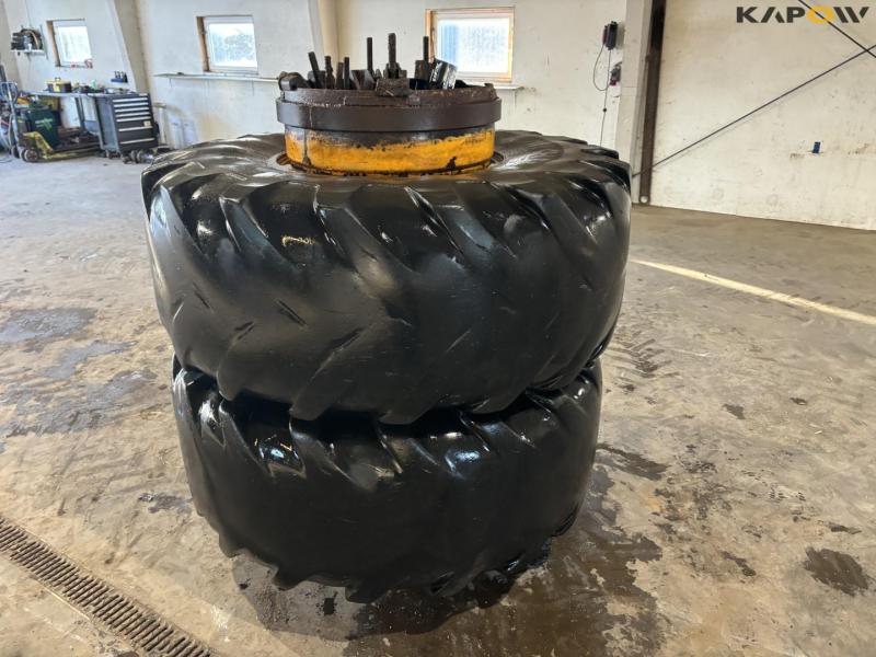 Michelin 620/75-R26 twin wheels 7