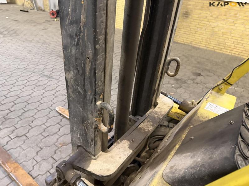 Mitsubishi FD 25 forklift 11