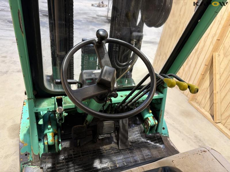 Mitsubishi FD25 forklift 8