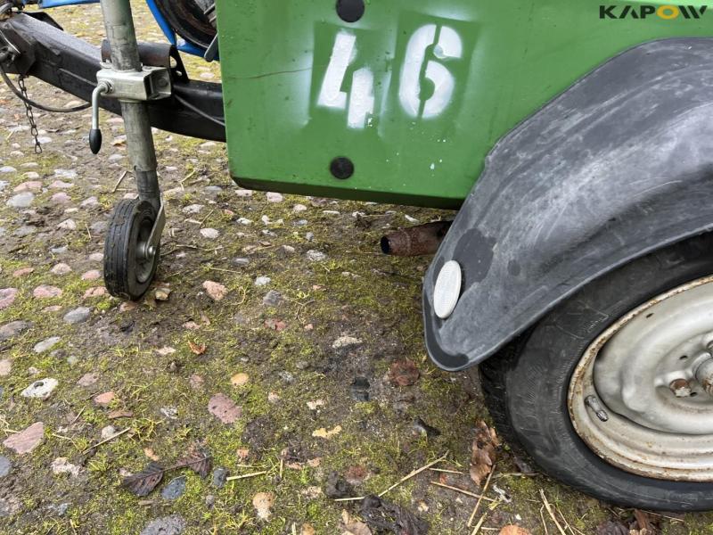 Mobile compressor 10