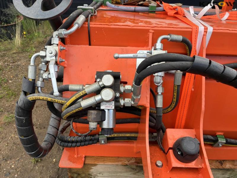 ModernTech ZMC 240 hydraulic broom 14