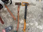 Chainsaws and axes 4
