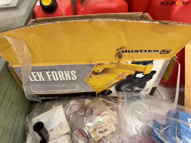 Chainsaw accessories and cans 21