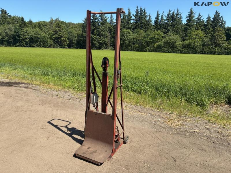 MTM sack lifter 1