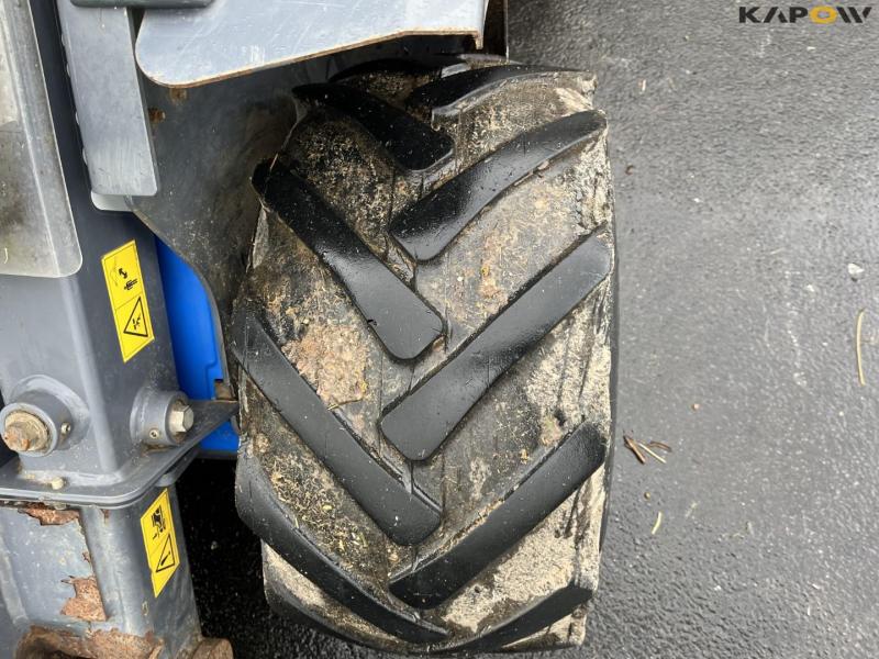 Multione 7.3S skid steer loader with bucket and pallet forks 10