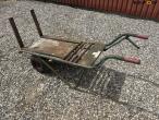 Bricklayer and sack truck 8