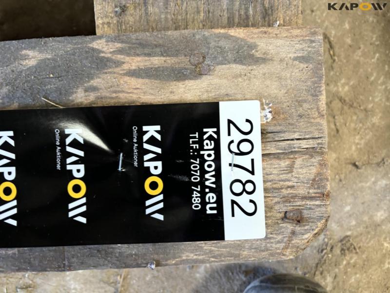 Demolition hammer + chisels 11