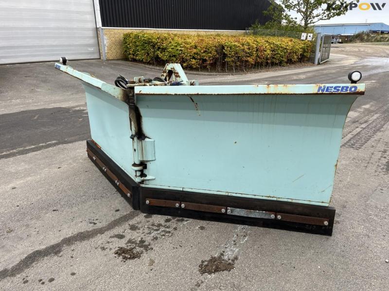 Nesbo PS-2800 pointed snow plow 1