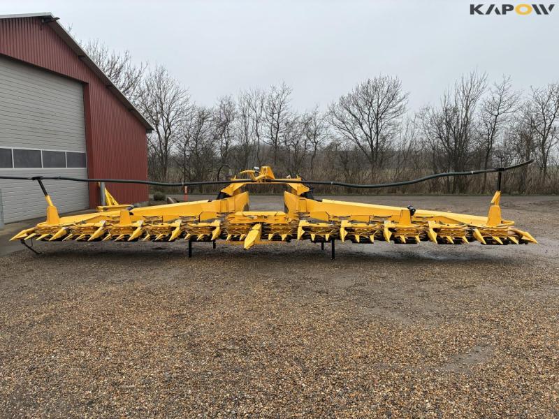 New Holland 12 row corn header 2
