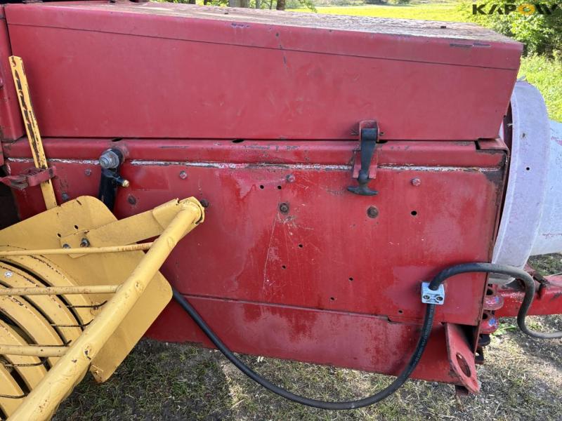 New Holland 377 small baler 13
