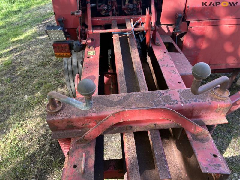 New Holland 377 small baler 28