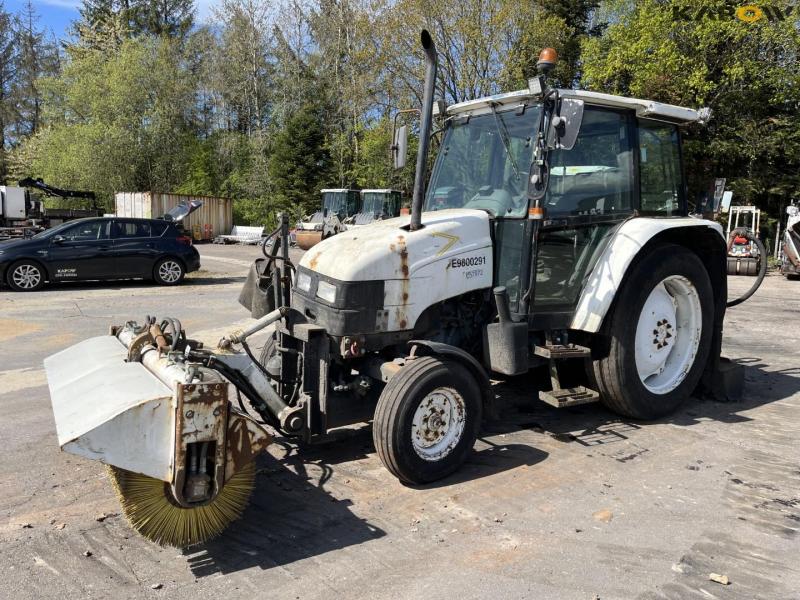 New Holland 4635 tractor with sweeper and emulsion sprayer 1
