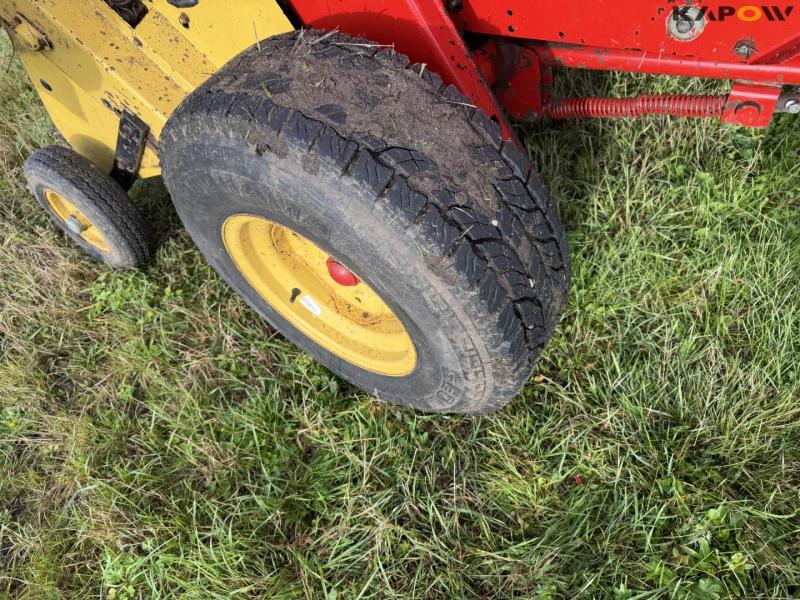 New Holland 658 round baler 24