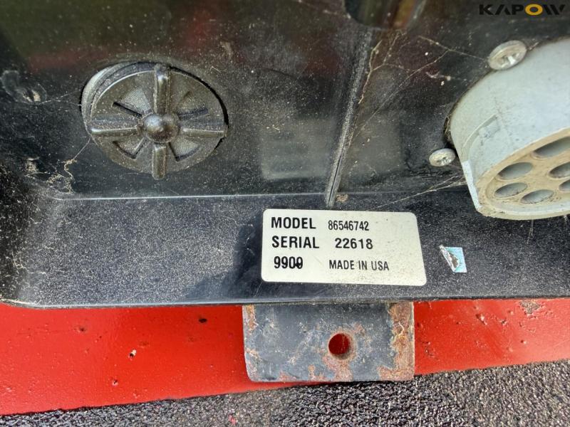 New Holland 658 round baler 33