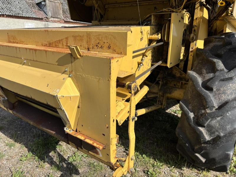 New Holland 8030 combine harvester with chopper 10