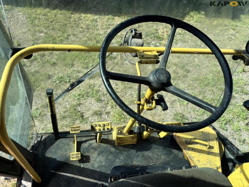New Holland 8030 combine harvester with chopper 65