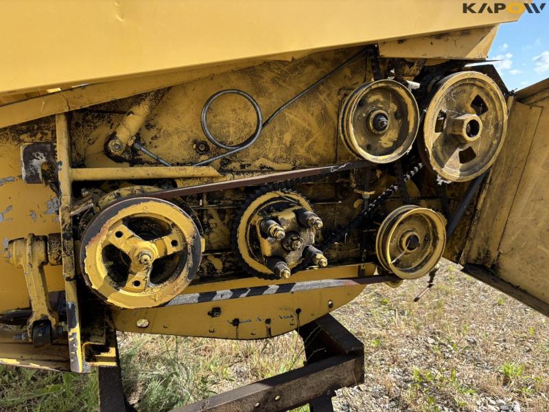 New Holland 8030 combine harvester with chopper 107