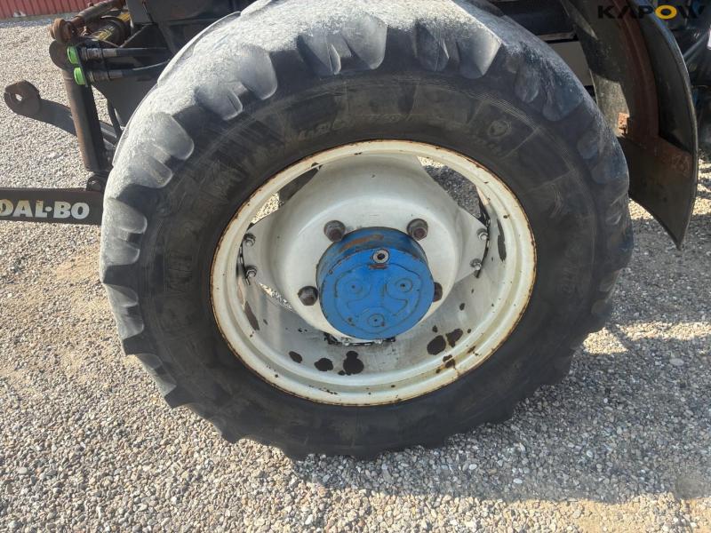 New Holland 8240 tractor 15