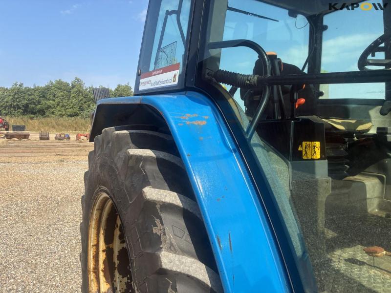 New Holland 8240 tractor 28