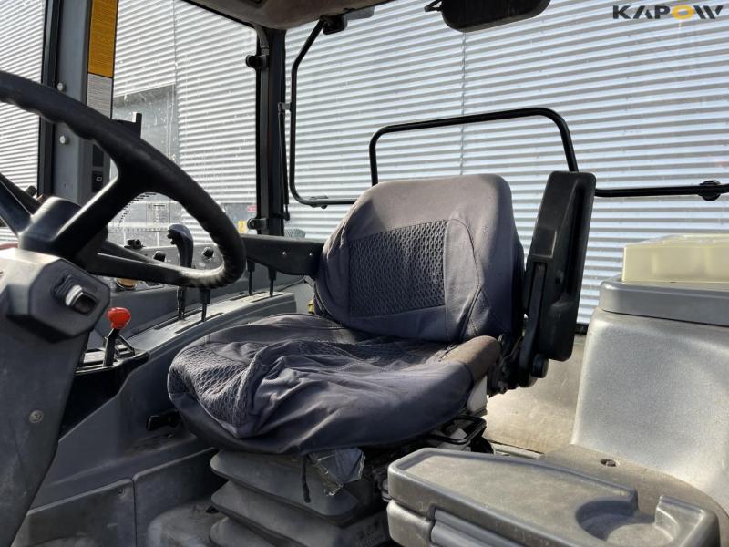 New Holland 8340 tractor 31