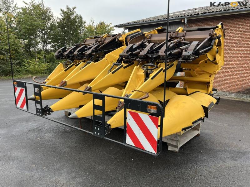 New Holland 846 8 row picking table 1