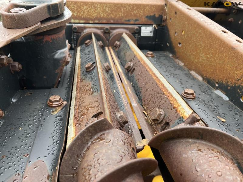 New Holland 846 8 row picking table 18