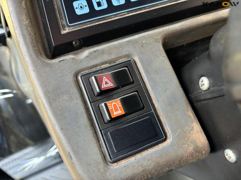 New Holland 8560 tractor with Hauer P-O-M S150 front loader 71