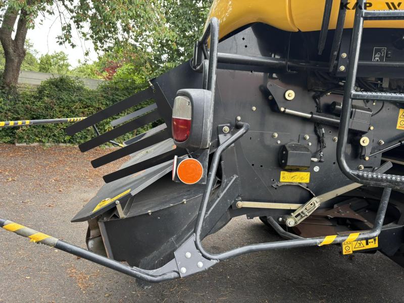 New Holland 9.80 combine harvester 35 feet 33