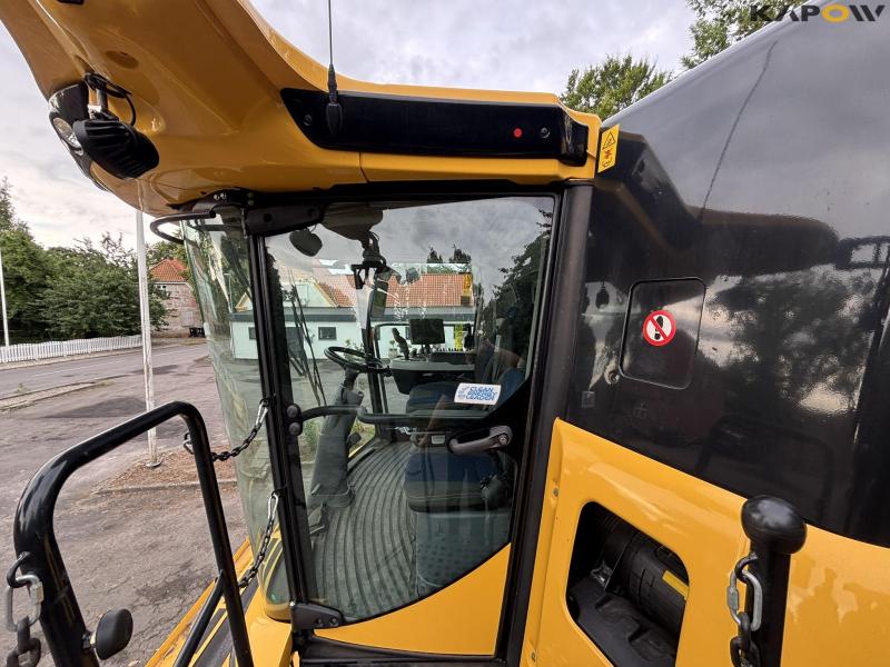 New Holland 9.80 combine harvester 35 feet 62