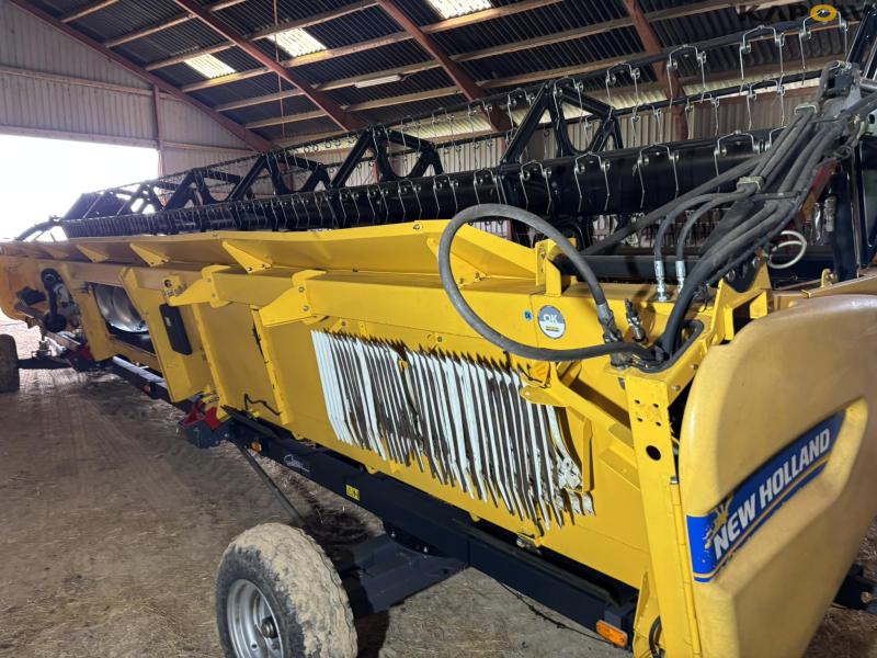 New Holland 9.80 combine harvester 35 feet 117