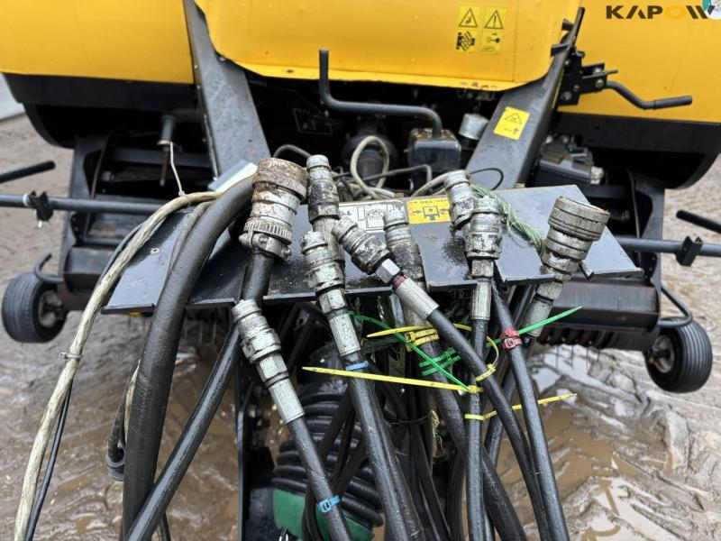 New Holland BB9080 baler 12