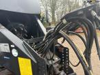 New Holland Bigbaler 890 with bale trailer 18