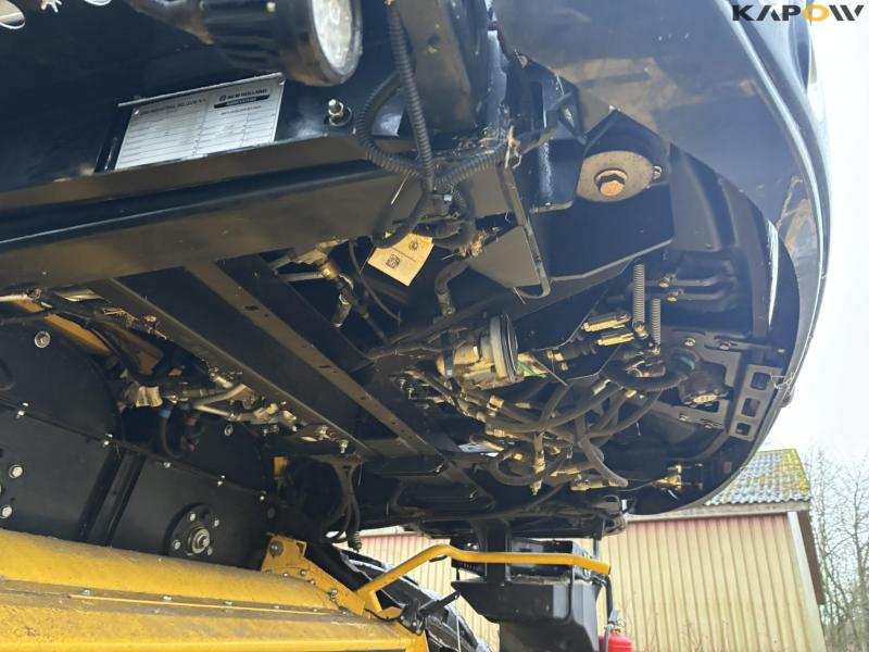 New Holland CR 8.90 Relevation 4 WD 30ft 14