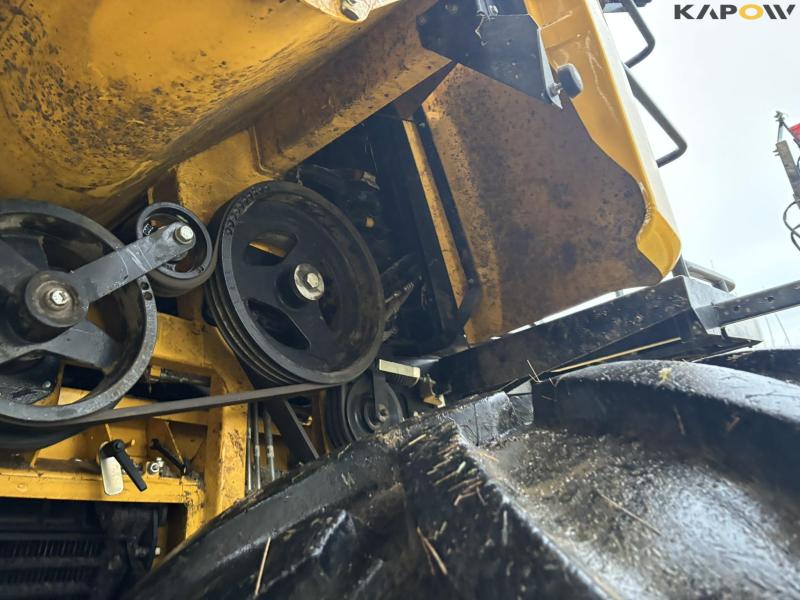 New Holland CR 8.90 Relevation 4 WD 30ft 27