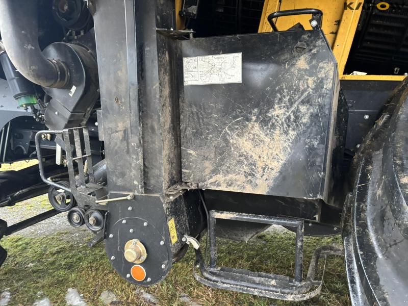 New Holland CR 8.90 Relevation 4 WD 30ft 29