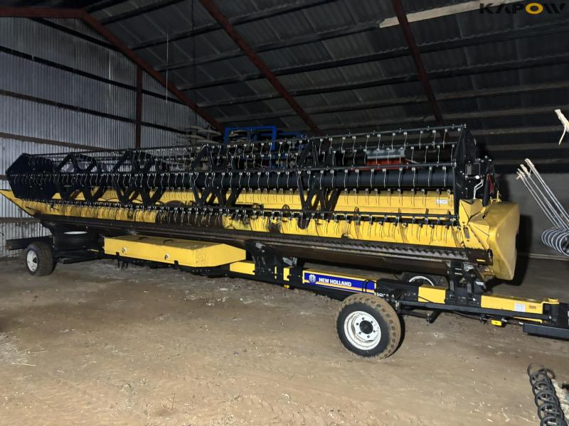 New Holland CR 8.90 Relevation 4 WD 30ft 96