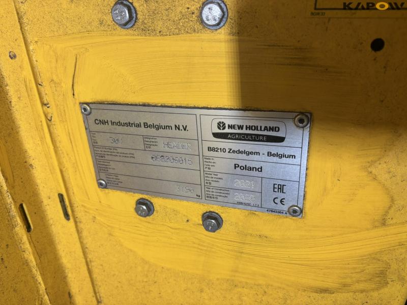 New Holland CR 8.90 Relevation 4 WD 30ft 108