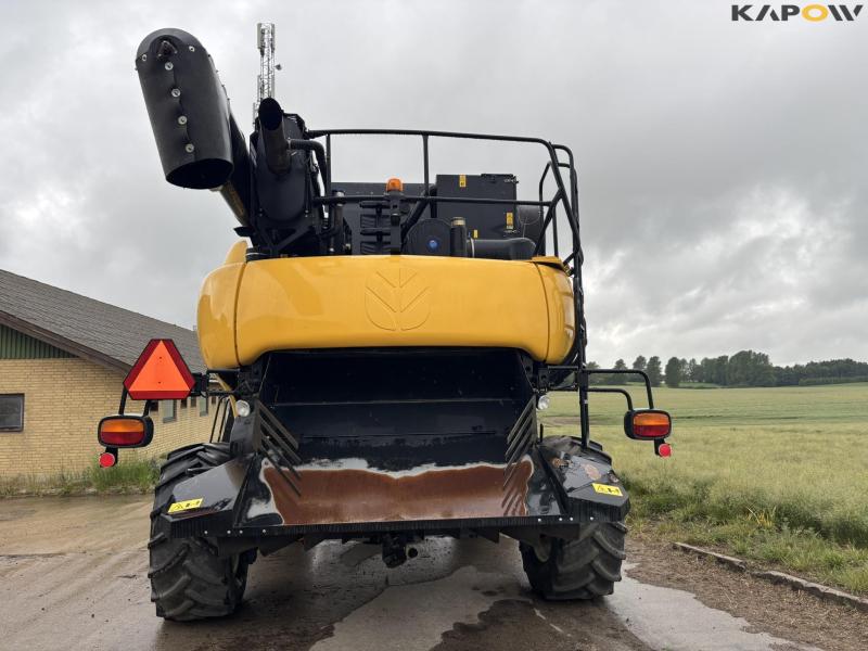 New Holland CR 9080 combine harvester 30 feet 6
